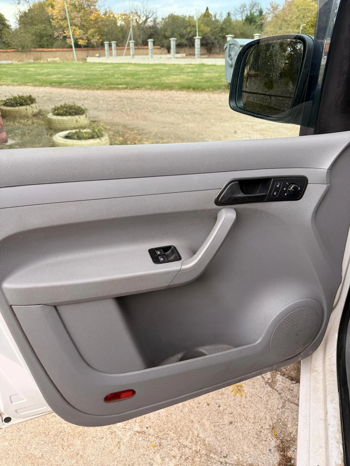 VW Caddy 1.9, снимка 13 - Бусове и автобуси - 56708986