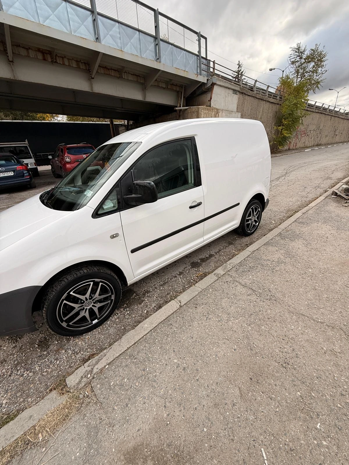 VW Caddy 1.9, снимка 2 - Бусове и автобуси - 56708986