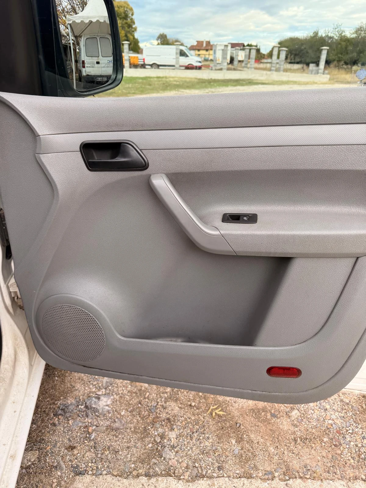 VW Caddy 1.9, снимка 11 - Бусове и автобуси - 56708986