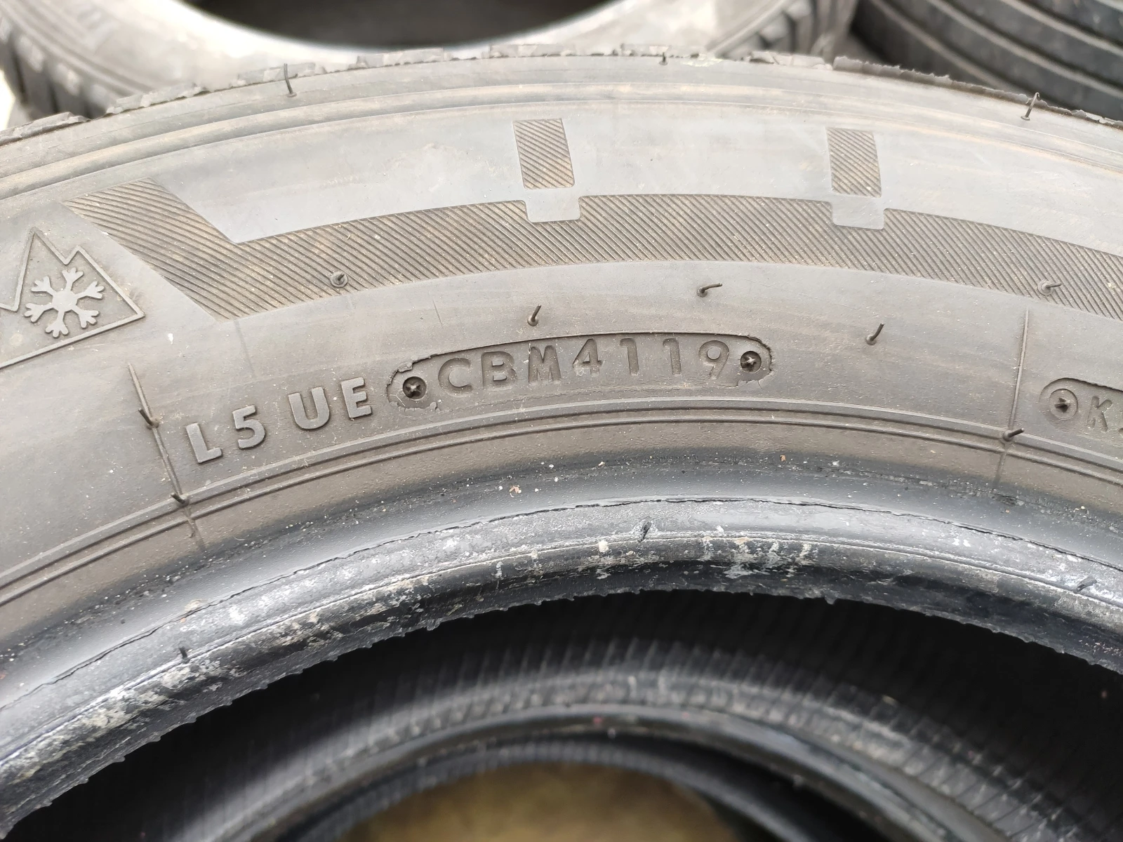 Гуми Зимни 215/65R16, снимка 12 - Гуми и джанти - 54655440