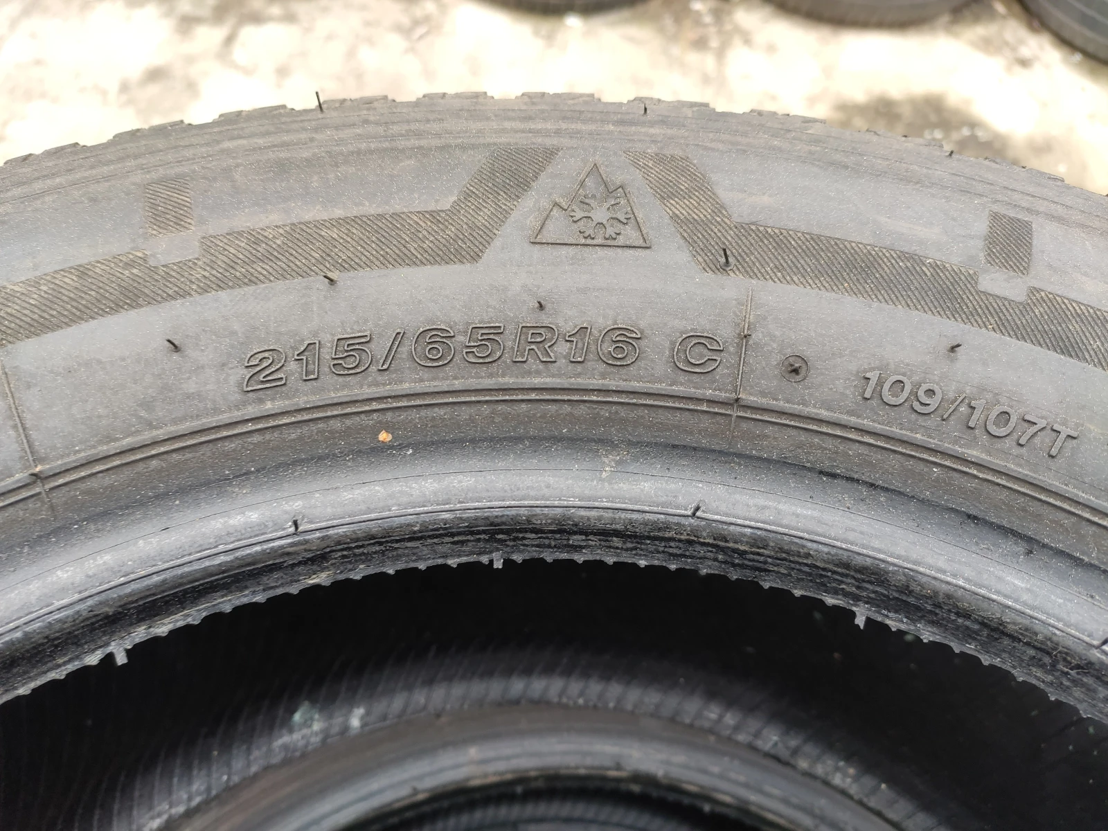 Гуми Зимни 215/65R16, снимка 9 - Гуми и джанти - 54655440