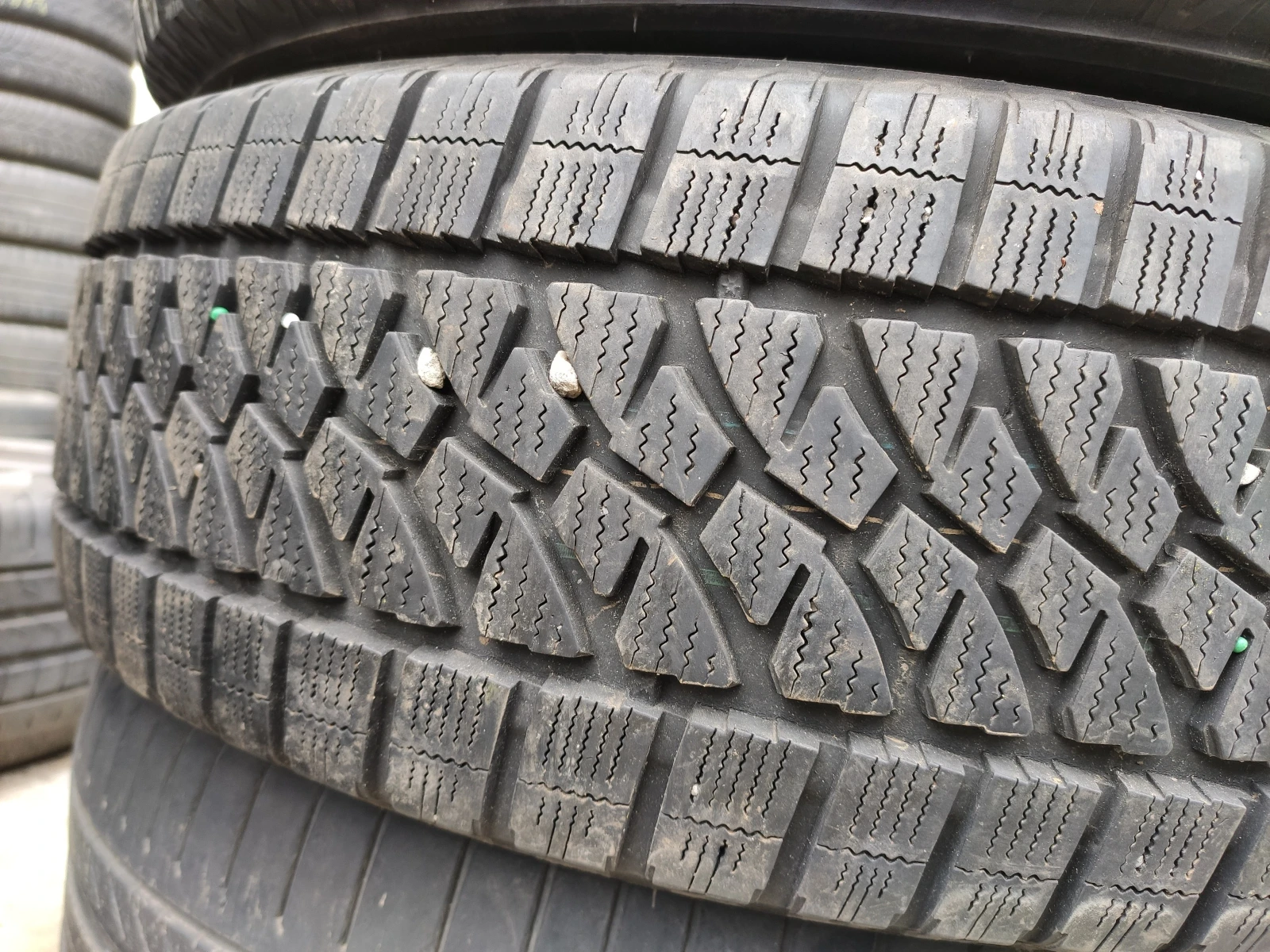 Гуми Зимни 215/65R16, снимка 2 - Гуми и джанти - 54655440