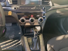 Hyundai Elantra 2.0 бензин с газ, снимка 5