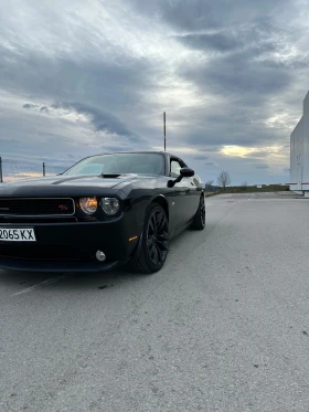 Dodge Challenger HEMI 5.7, снимка 2