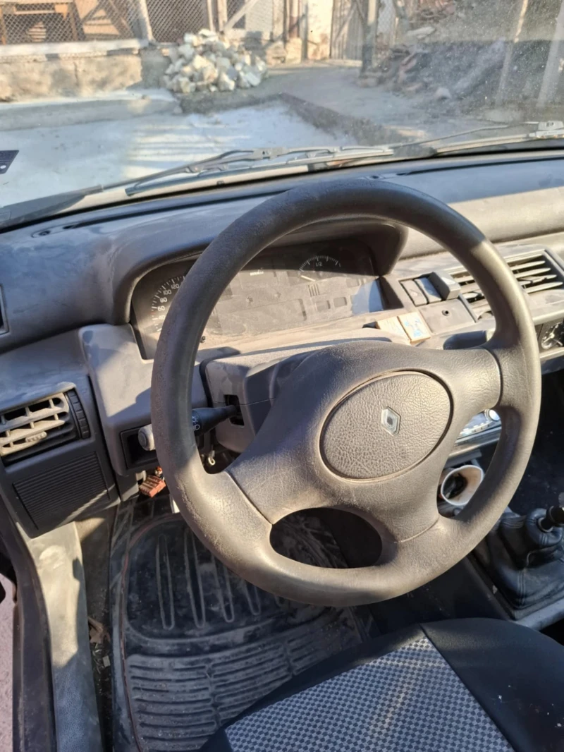 Renault Clio Clio, снимка 2 - Автомобили и джипове - 52232907
