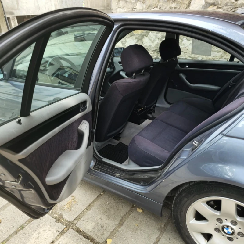 BMW 318, снимка 6 - Автомобили и джипове - 52048392