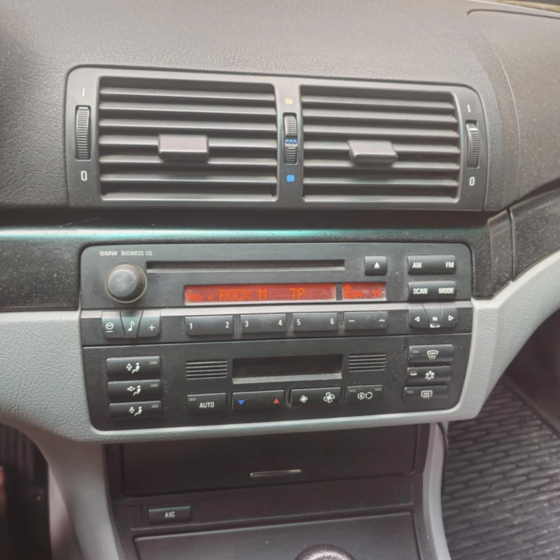 BMW 318, снимка 3 - Автомобили и джипове - 52048392