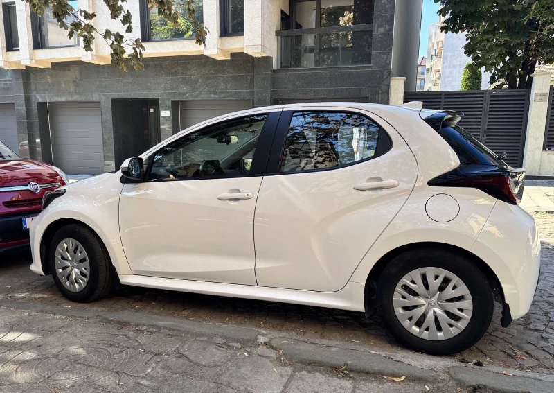 Toyota Yaris 1.5, снимка 8 - Автомобили и джипове - 52389160