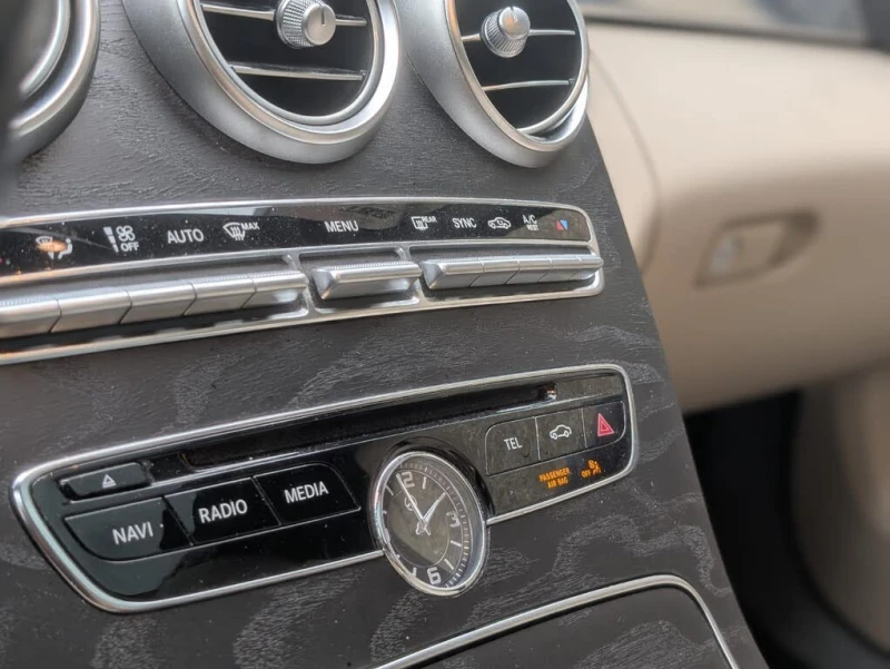 Mercedes-Benz C 400 4MATIC* BURMESTER* ПАНОРАМА* МЪРТВА ТОЧКА* КЕЙЛЕС, снимка 7 - Автомобили и джипове - 52937091