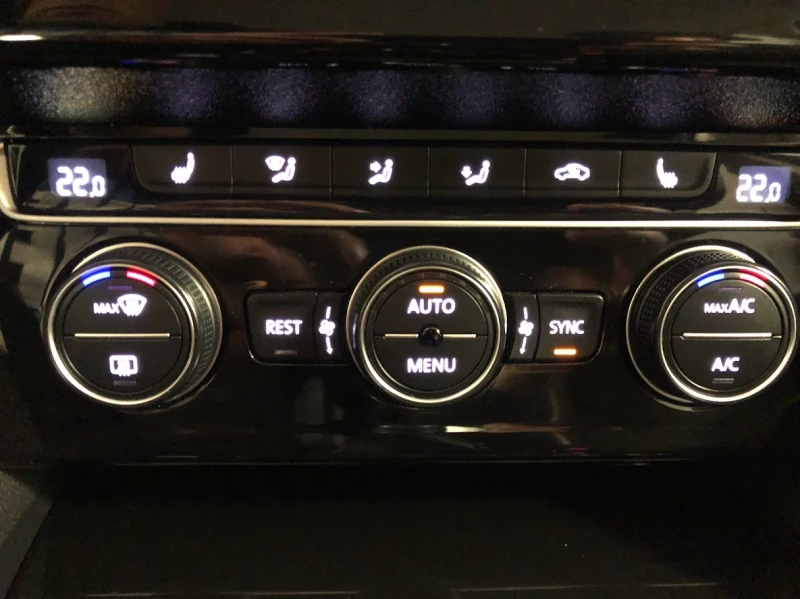 VW Passat 2.0 TDI, снимка 12 - Автомобили и джипове - 52571022