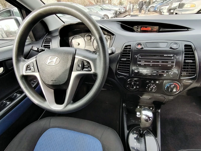 Hyundai I20 1.4i/AUTOMATIC, снимка 12 - Автомобили и джипове - 52584937