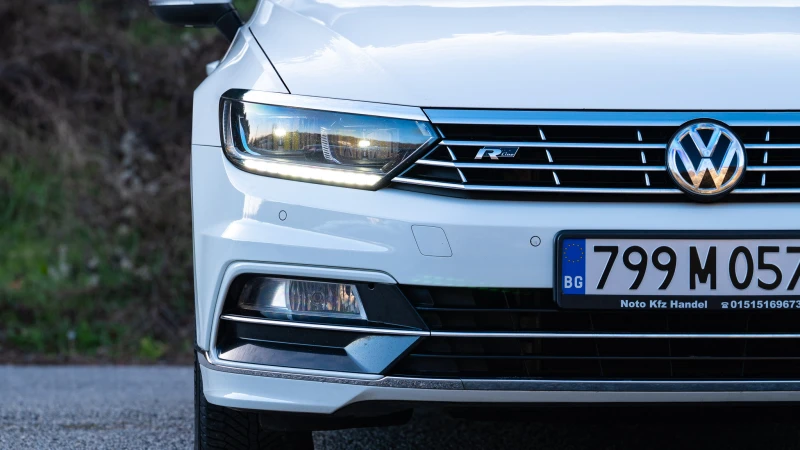 VW Passat R-LINE, снимка 9 - Автомобили и джипове - 52956721
