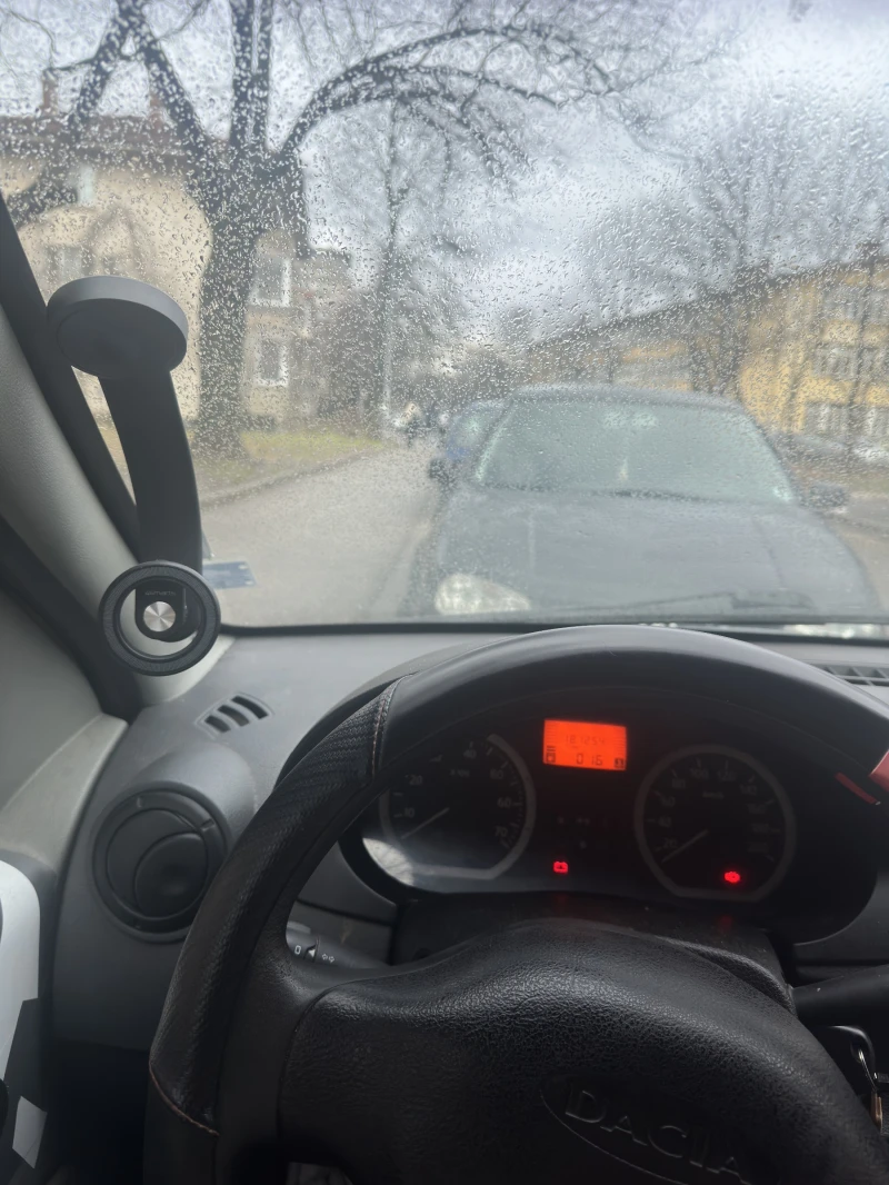 Dacia Logan 1.5 dci, снимка 9 - Автомобили и джипове - 53247457