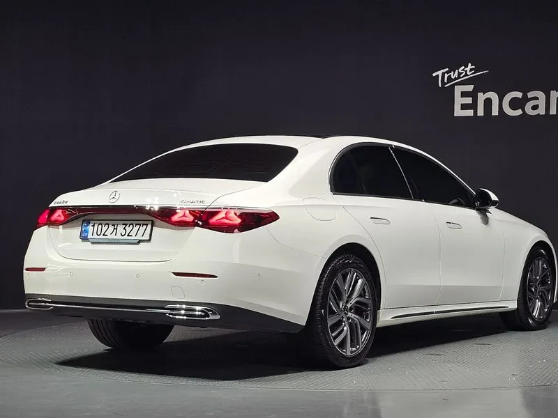 Mercedes-Benz E 200 - САМО 30% АВАНС, снимка 2 - Автомобили и джипове - 55568342