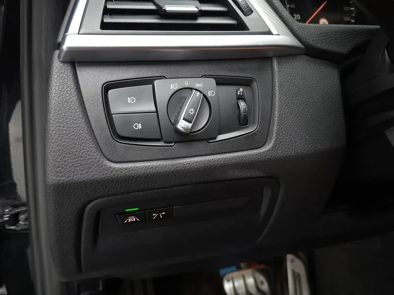 BMW 330 ///M PACK, снимка 13 - Автомобили и джипове - 56497517
