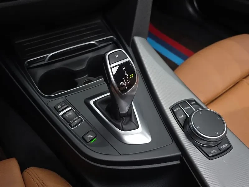 BMW 330 ///M PACK, снимка 9 - Автомобили и джипове - 56497517
