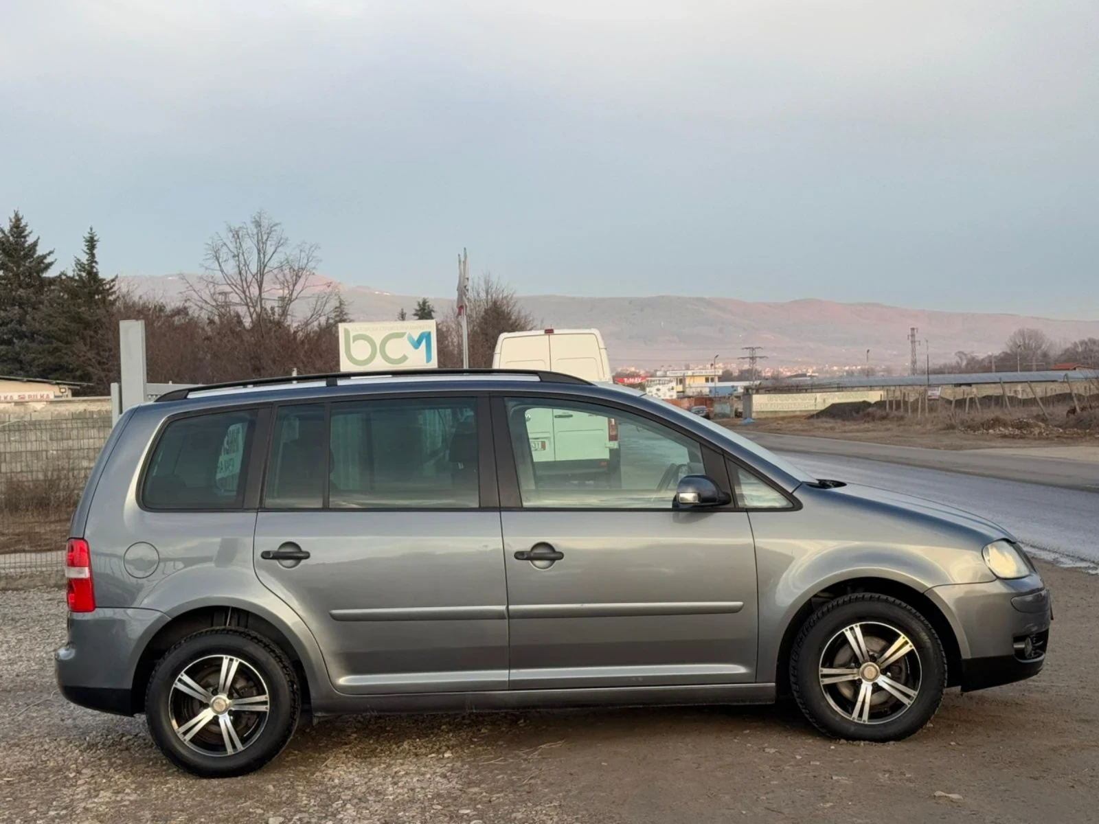 VW Touran 1.9TDI 1O5к.с 6с.к ЛИЗИНГ. 7.МЕСТА - изображение 4