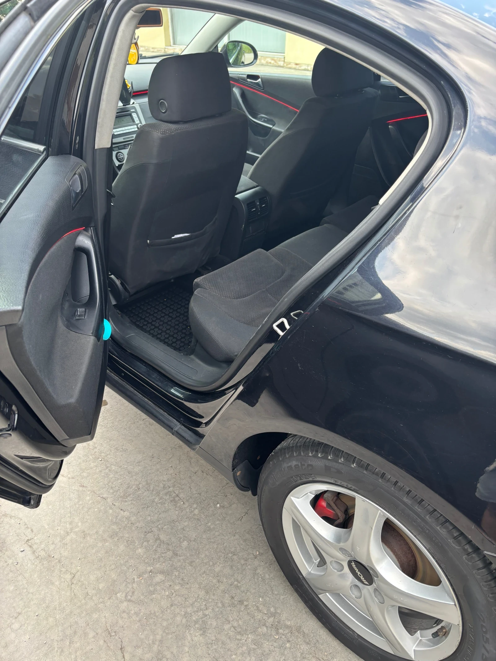VW Passat VW Passat B6 1.9 TDI / 105 к.с. / 2005 г.   Отличн - изображение 6