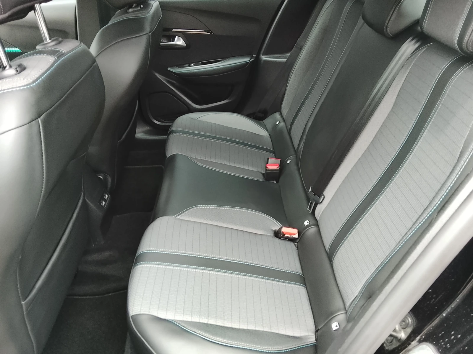 Peugeot 208 Allure Limousine (136hp)  | Mobile.bg   12