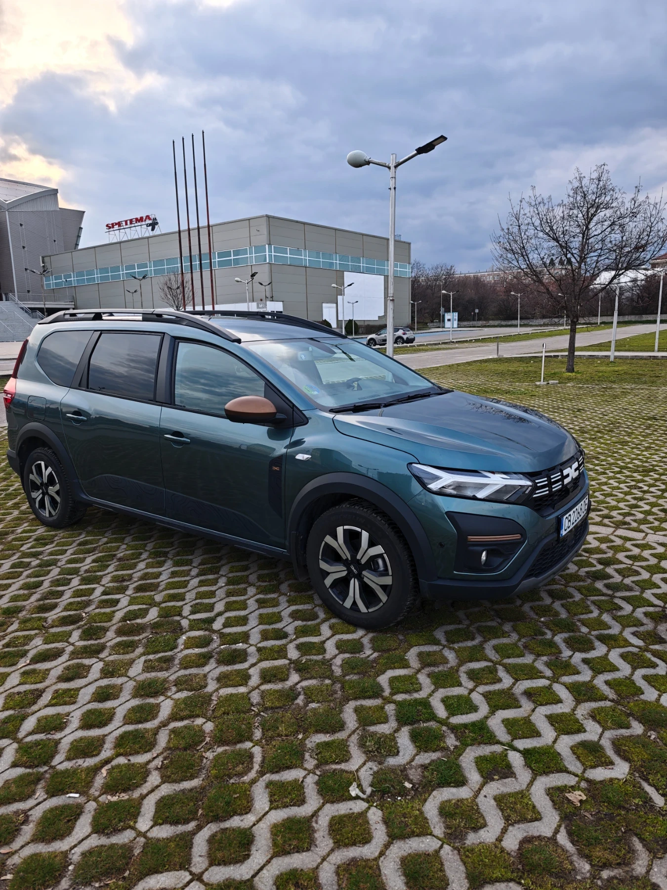 Dacia Jogger пакет Extreme, Бензин/Газ, снимка 3 - Автомобили и джипове - 53728016