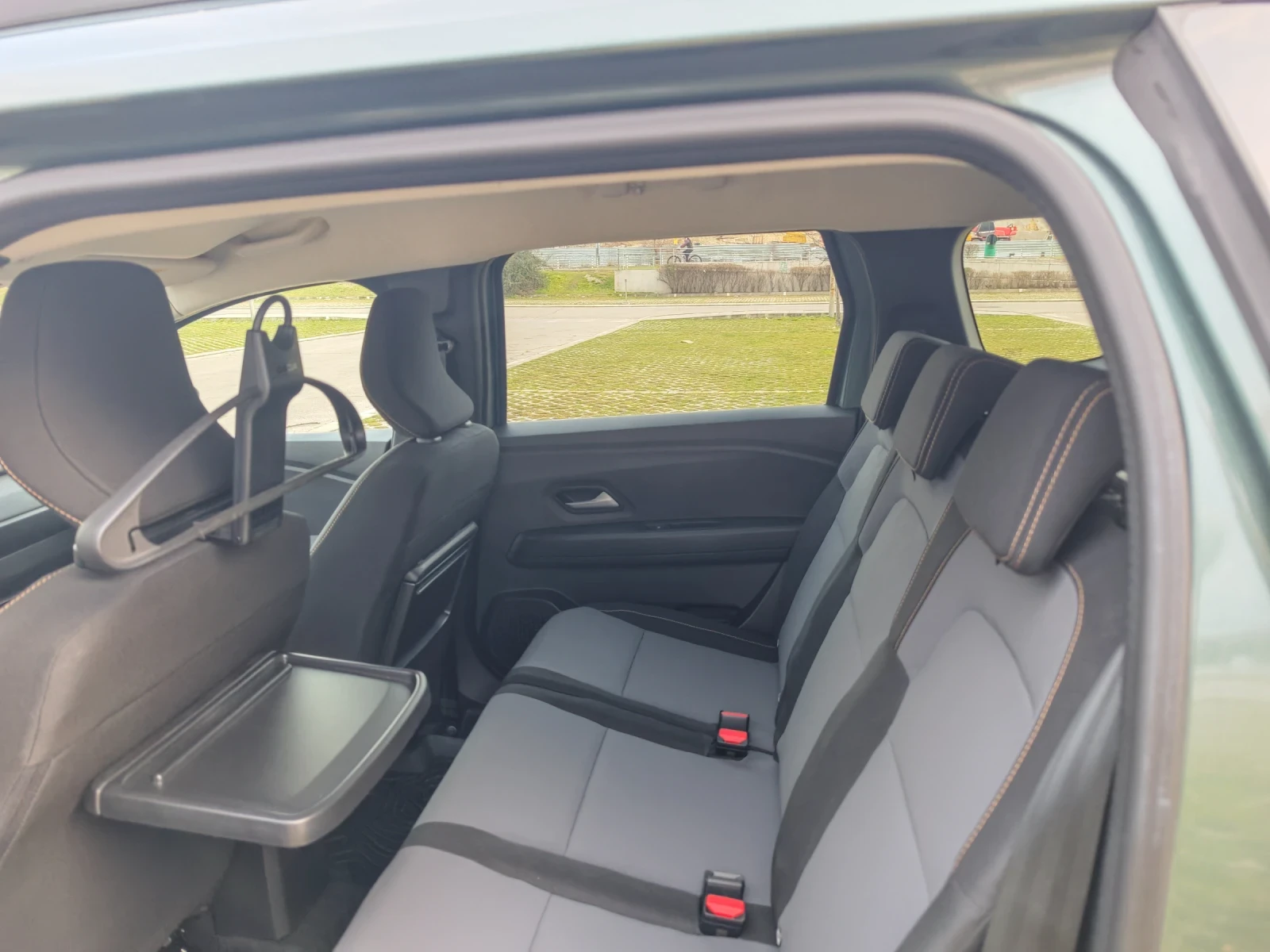 Dacia Jogger пакет Extreme, Бензин/Газ, снимка 6 - Автомобили и джипове - 53728016