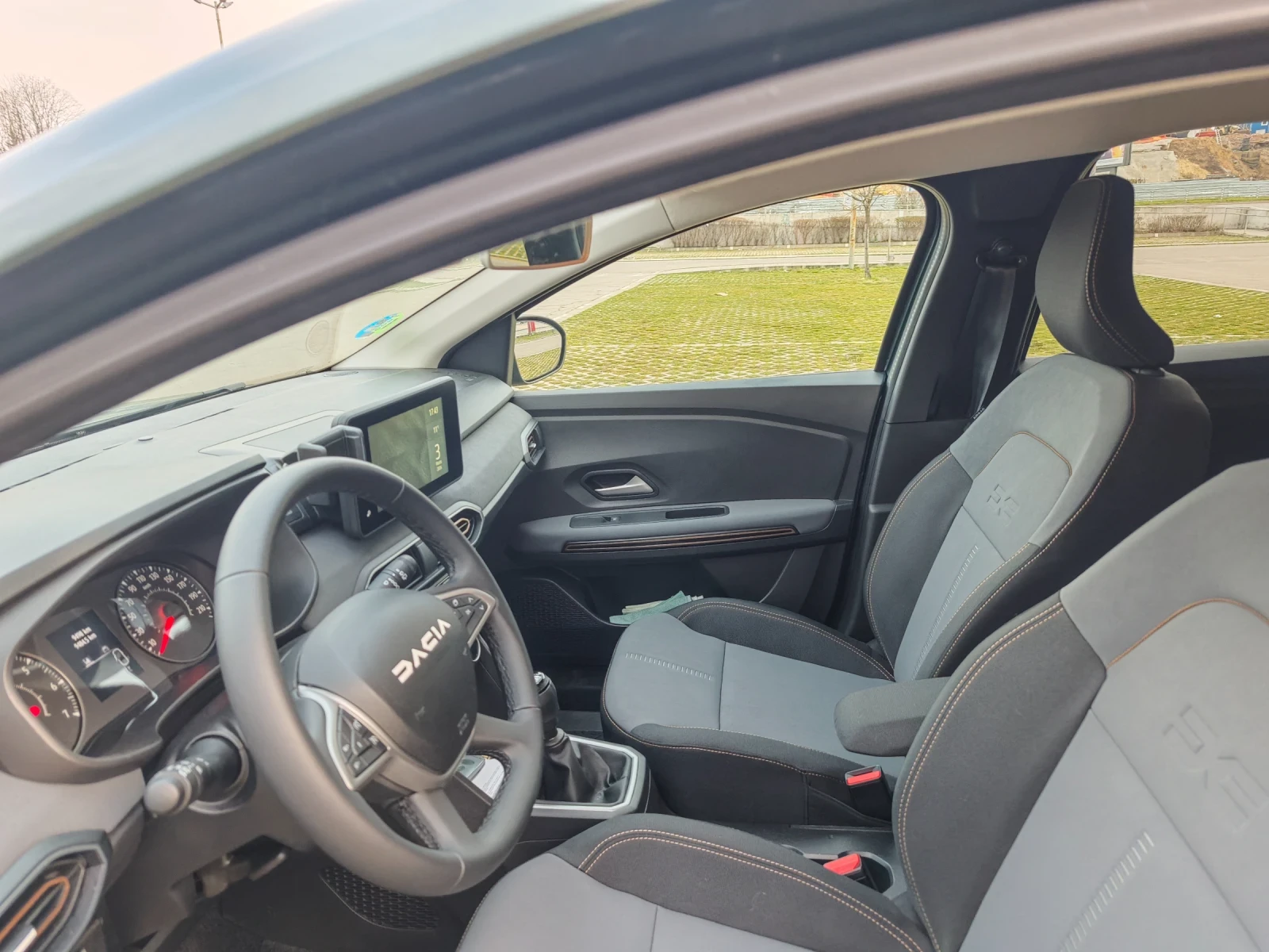 Dacia Jogger пакет Extreme, Бензин/Газ, снимка 5 - Автомобили и джипове - 53728016