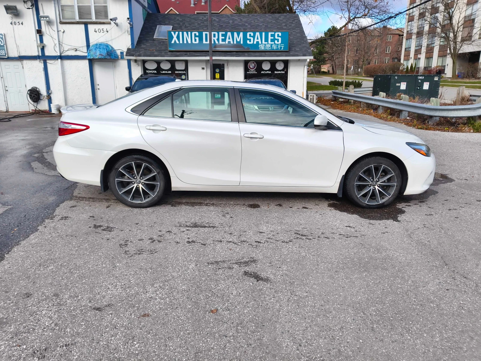 Toyota Camry ПРЕДНО * ЕЛ САЛОН * КАМЕРА * СЕРВИЗНА ИСТОРИЯ * , снимка 4 - Автомобили и джипове - 54099533