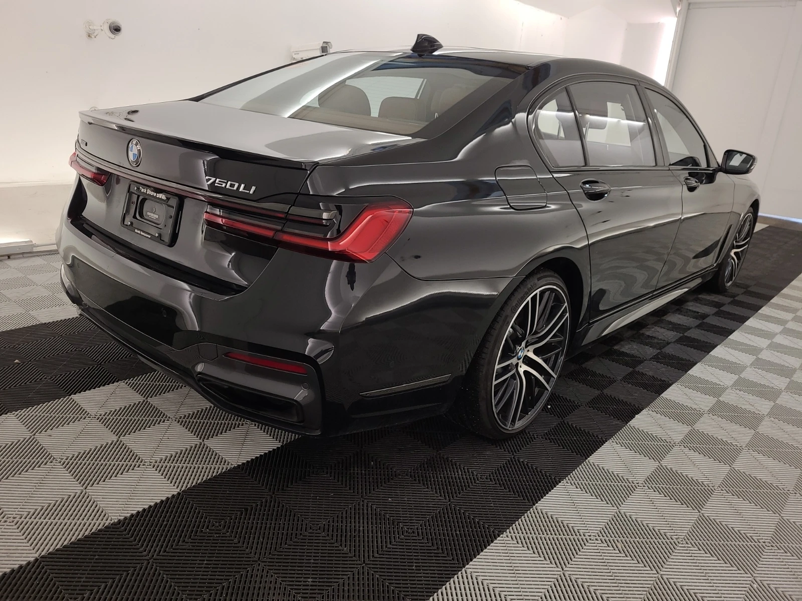 BMW 750 XDRIVE* * CARFAX * * АВТО КРЕДИТ * * , снимка 3 - Автомобили и джипове - 54137625