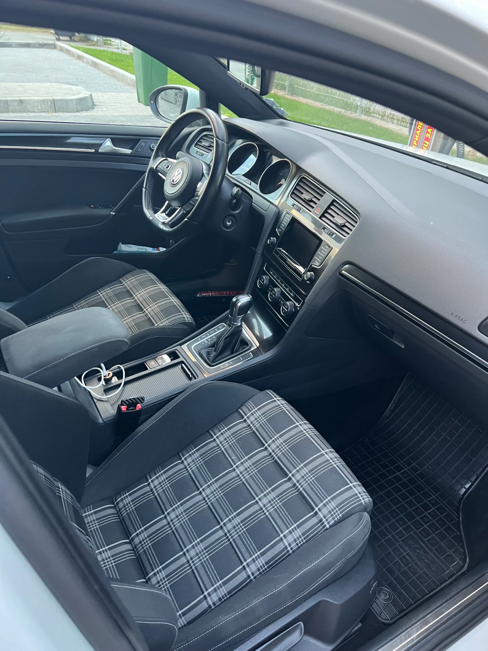 VW Golf, снимка 6 - Автомобили и джипове - 54236257