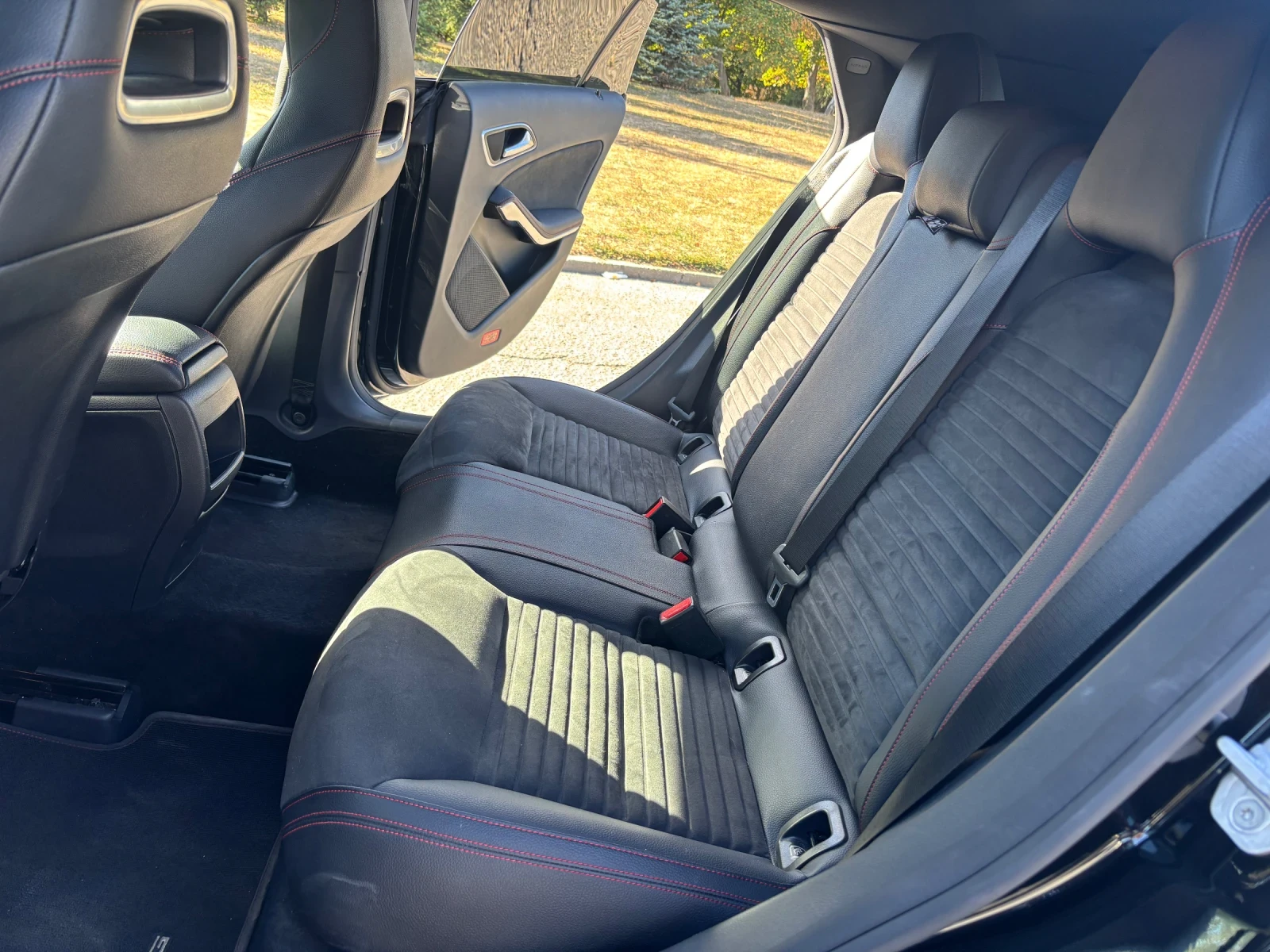 Mercedes-Benz CLA 180, снимка 12 - Автомобили и джипове - 54504936