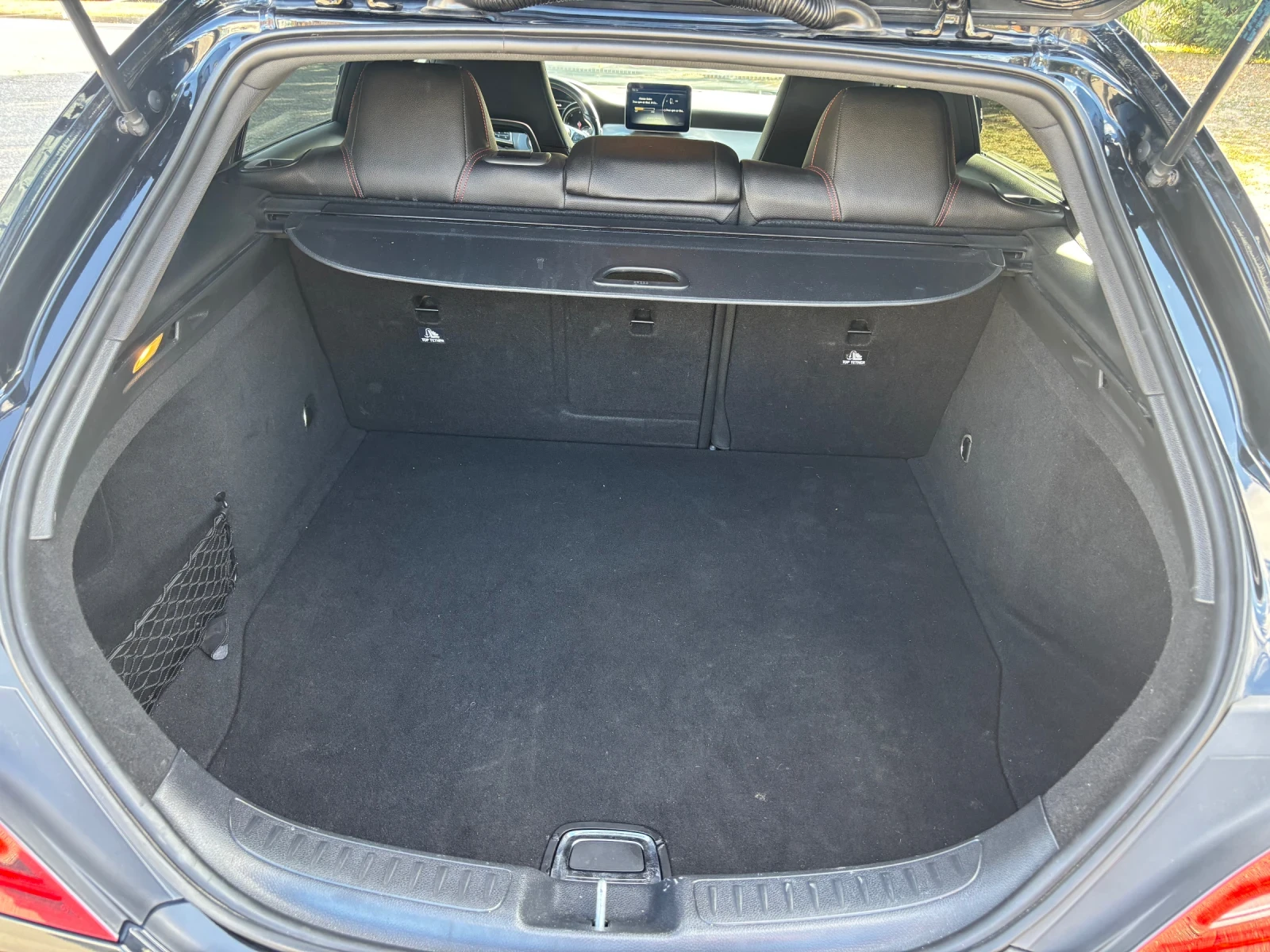 Mercedes-Benz CLA 180, снимка 10 - Автомобили и джипове - 54504936