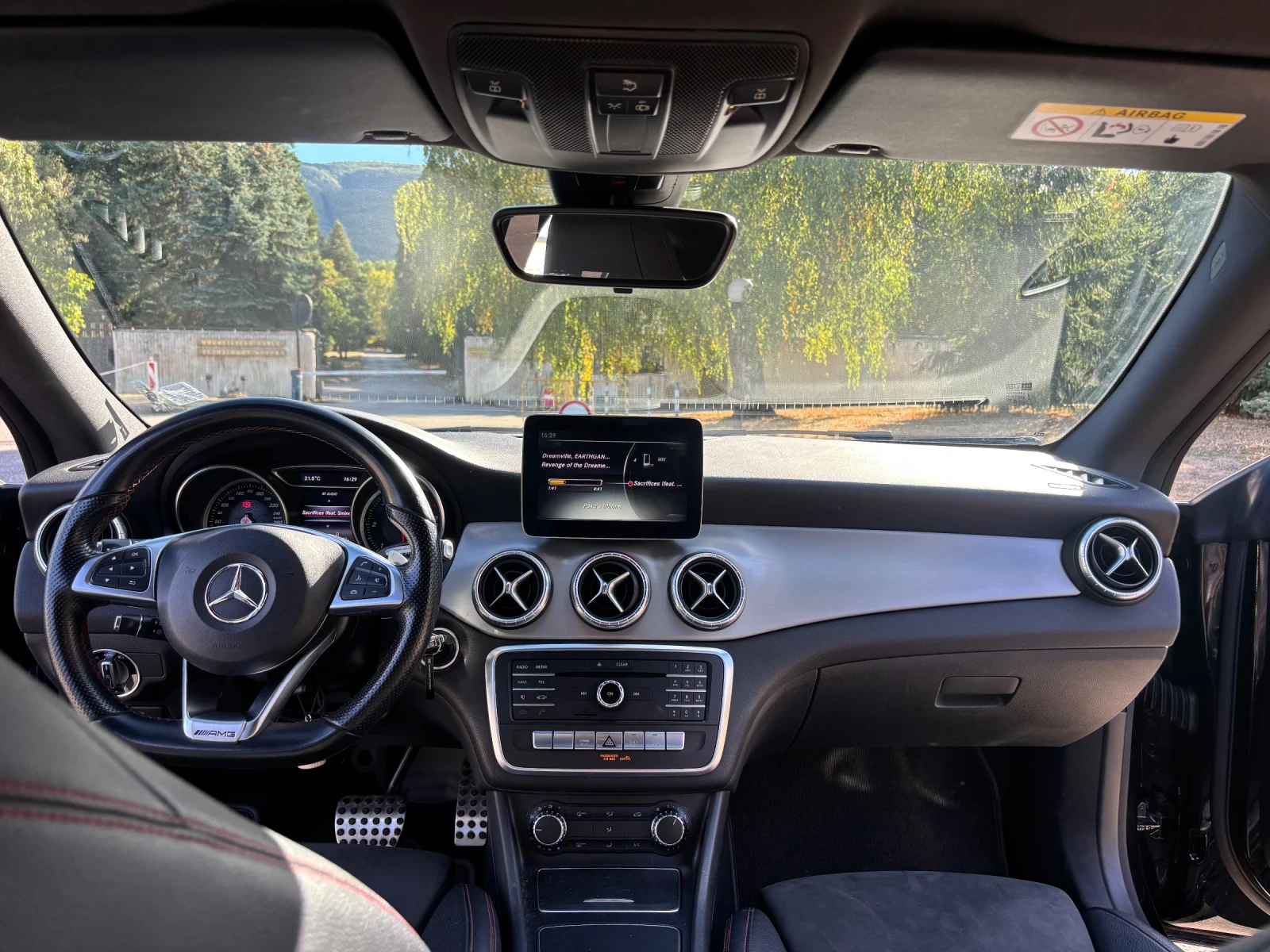 Mercedes-Benz CLA 180, снимка 8 - Автомобили и джипове - 54504936
