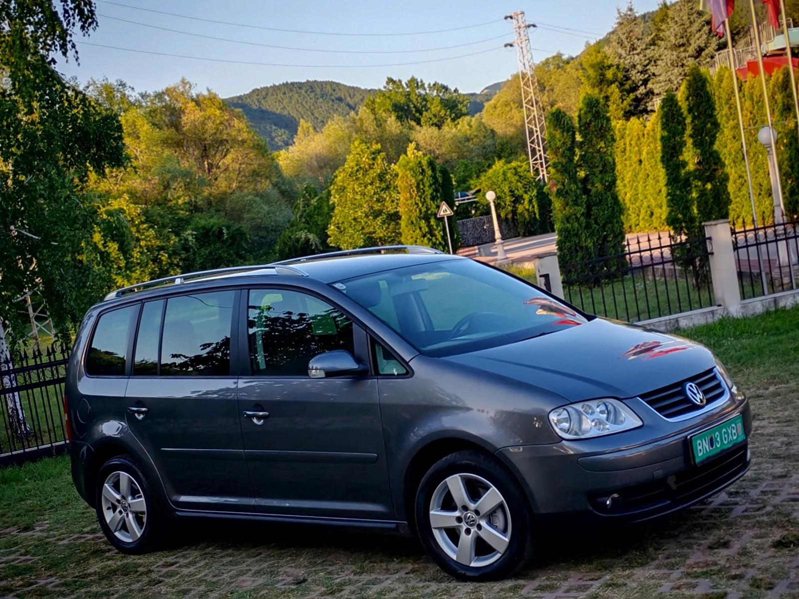 VW Touran 1.9TDI(105)* 6-СКОРОСТИ* HIGHLINE* НОВ ВНОС* , снимка 8 - Автомобили и джипове - 55081188