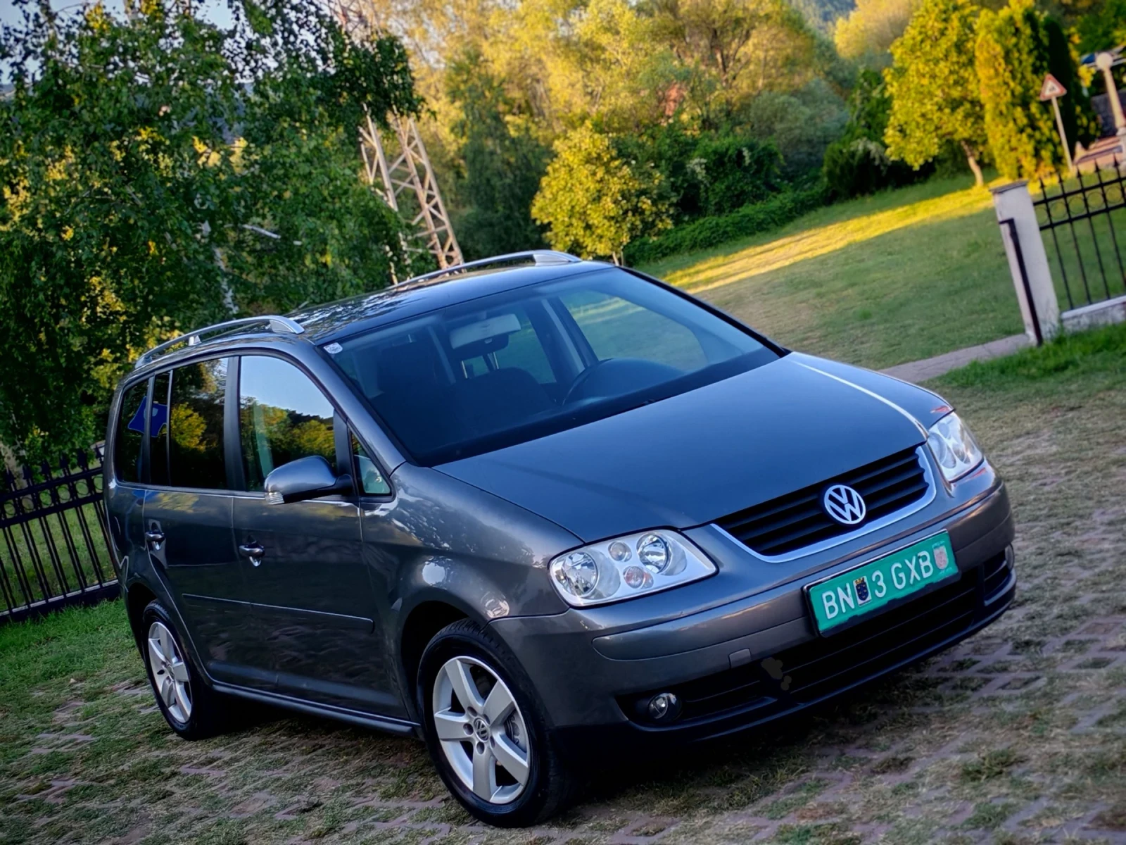VW Touran 1.9TDI(105)* 6-СКОРОСТИ* HIGHLINE* НОВ ВНОС* , снимка 9 - Автомобили и джипове - 55081188