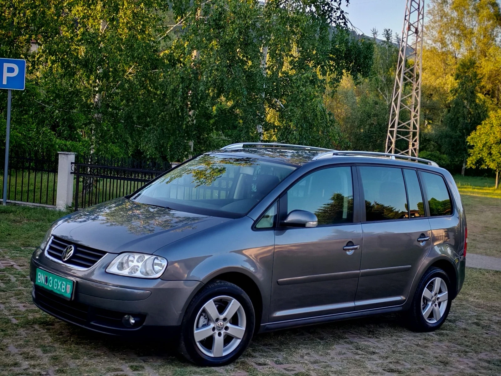 VW Touran 1.9TDI(105)* 6-СКОРОСТИ* HIGHLINE* НОВ ВНОС* , снимка 3 - Автомобили и джипове - 55081188