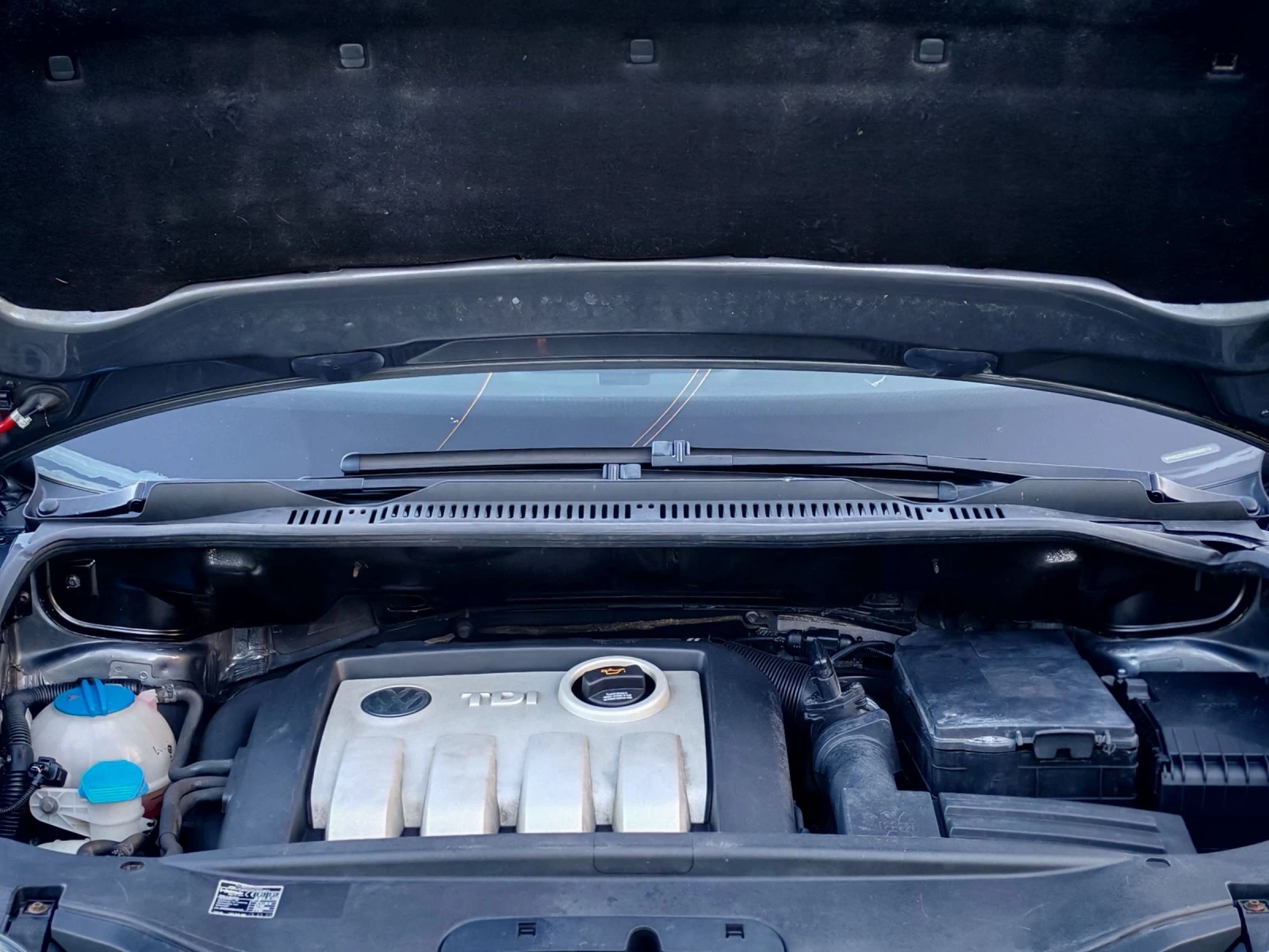 VW Touran 1.9TDI(105)* 6-СКОРОСТИ* HIGHLINE* НОВ ВНОС* , снимка 17 - Автомобили и джипове - 55081188