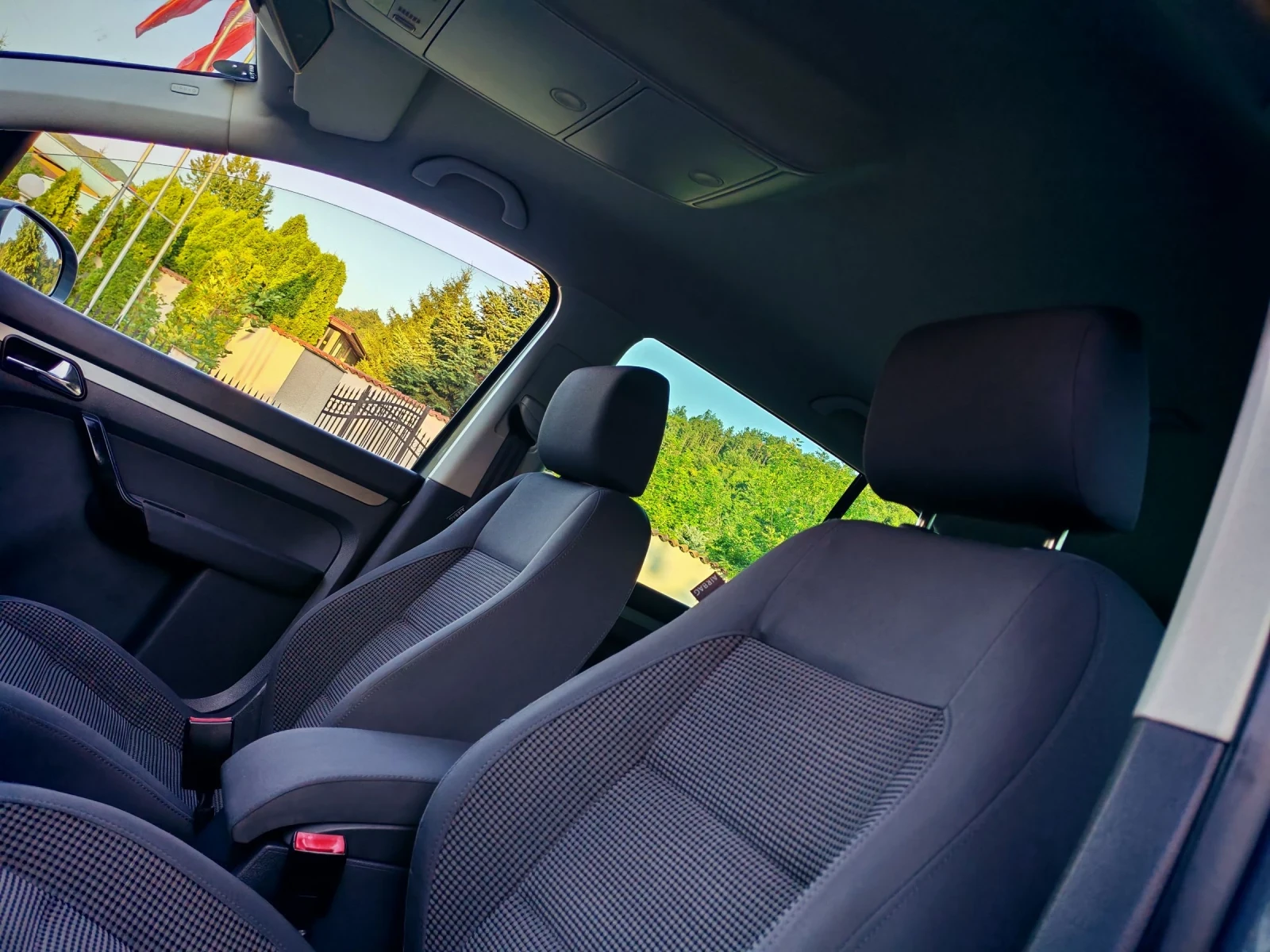 VW Touran 1.9TDI(105)* 6-СКОРОСТИ* HIGHLINE* НОВ ВНОС* , снимка 14 - Автомобили и джипове - 55081188