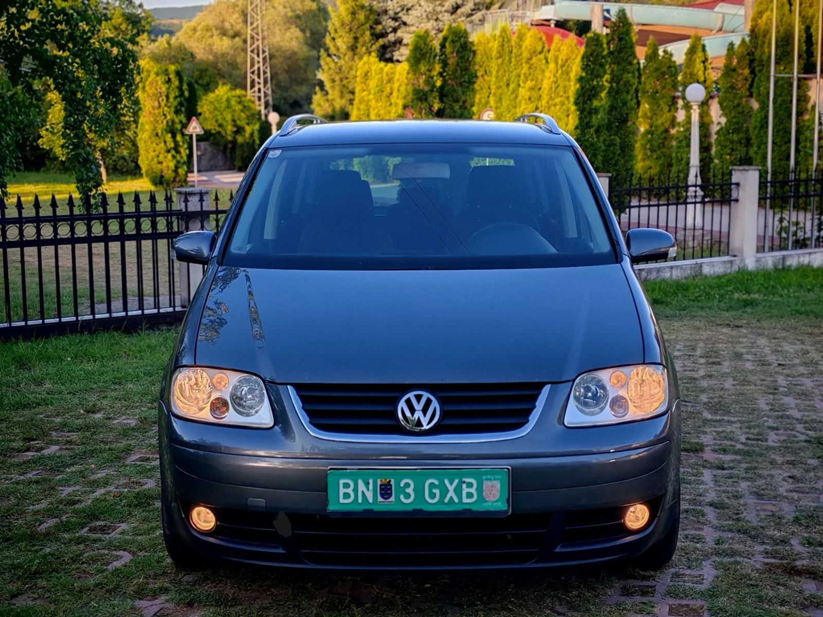 VW Touran 1.9TDI(105)* 6-СКОРОСТИ* HIGHLINE* НОВ ВНОС* , снимка 10 - Автомобили и джипове - 55081188