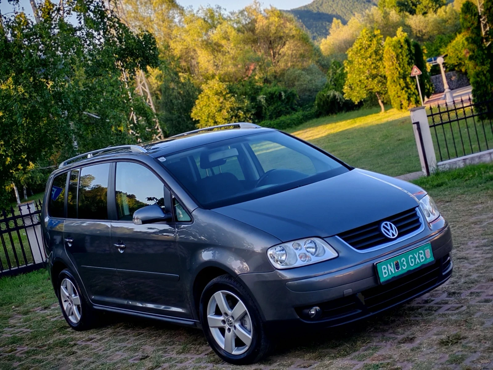 VW Touran 1.9TDI(105)* 6-СКОРОСТИ* HIGHLINE* НОВ ВНОС* 