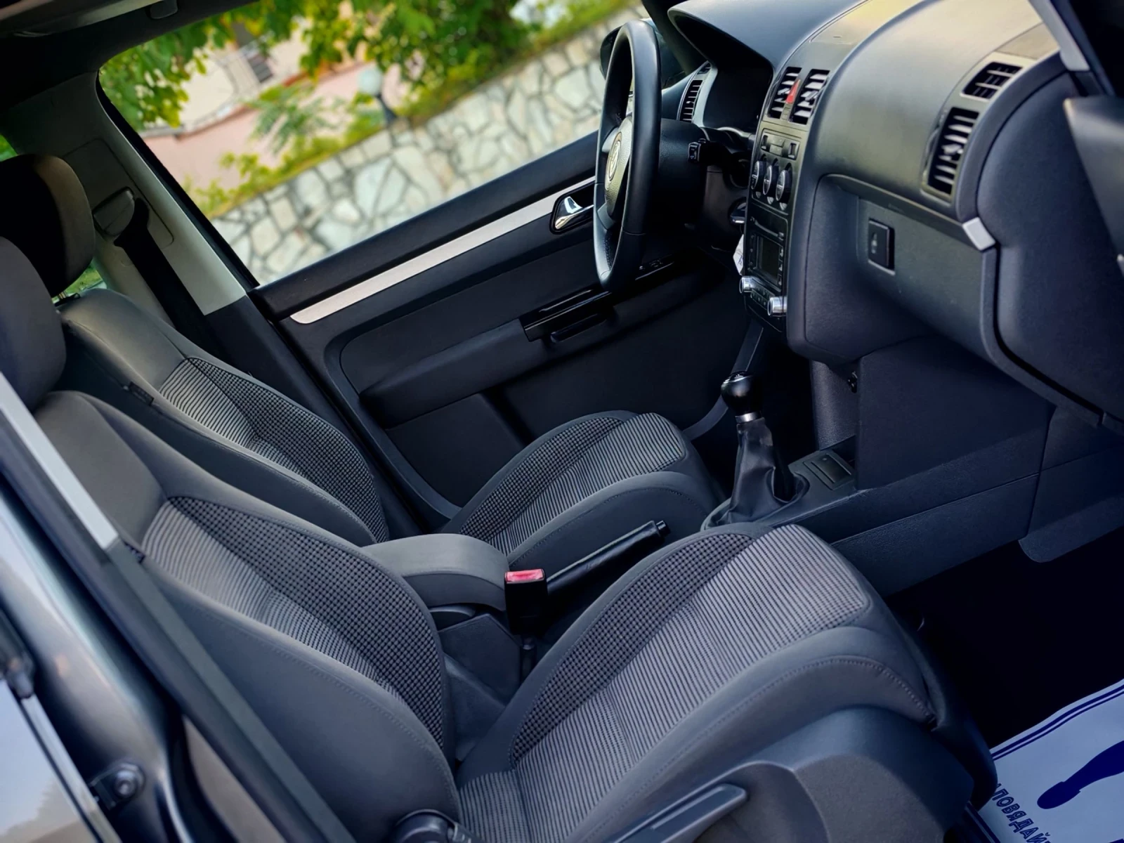 VW Touran 1.9TDI(105)* 6-СКОРОСТИ* HIGHLINE* НОВ ВНОС* , снимка 12 - Автомобили и джипове - 55081188