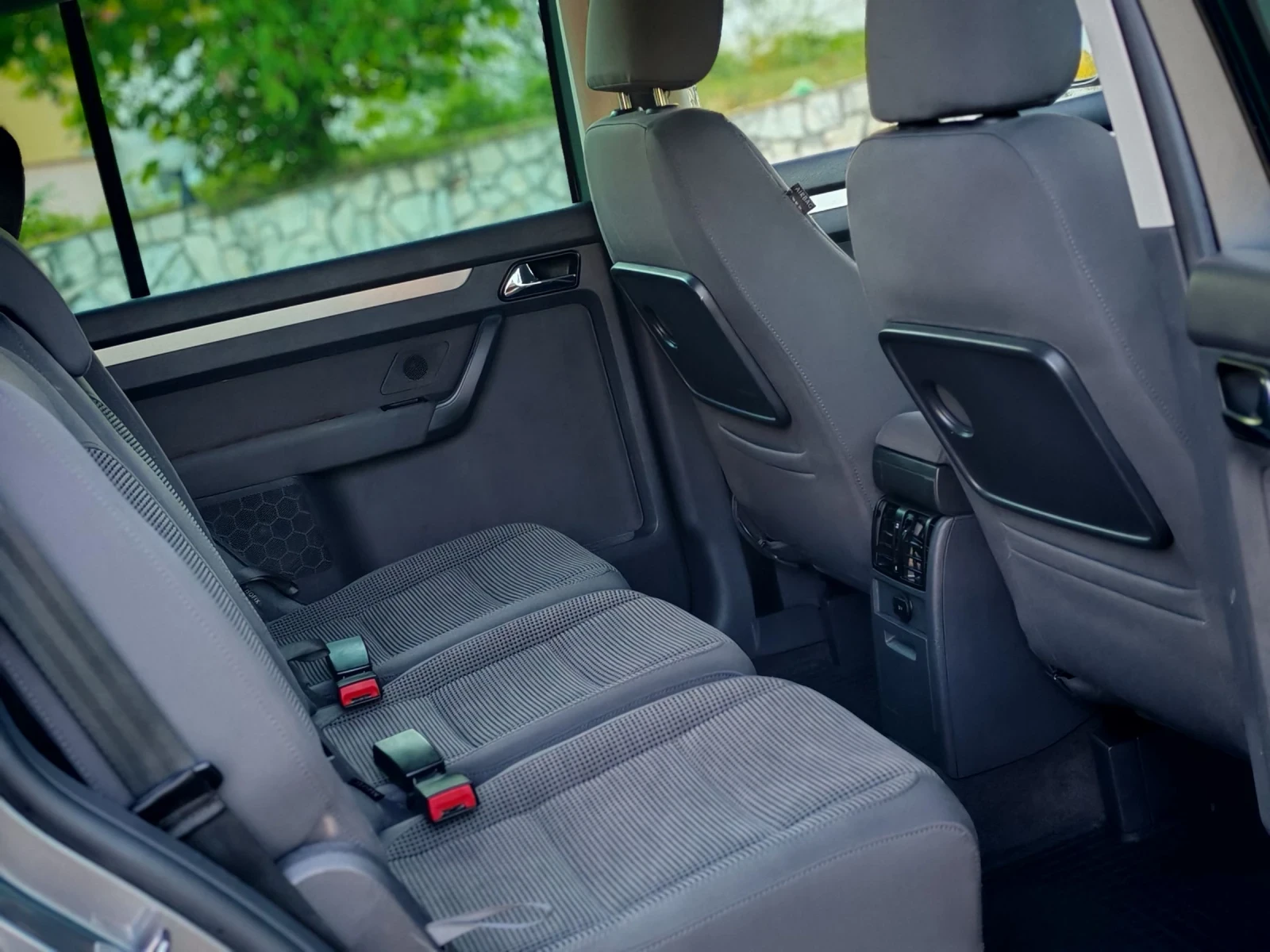 VW Touran 1.9TDI(105)* 6-СКОРОСТИ* HIGHLINE* НОВ ВНОС* , снимка 15 - Автомобили и джипове - 55081188