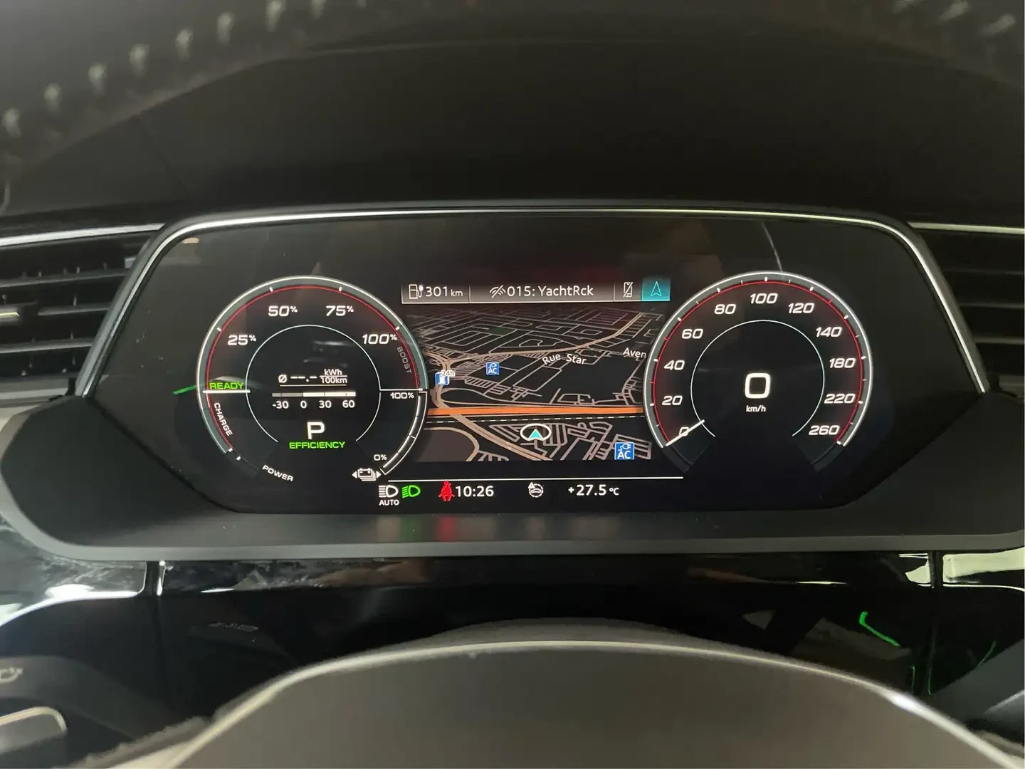 Audi E-Tron TECHNIK/PANORAMA/360CAM/ОБДУХ/ПОДГРЕВ, снимка 10 - Автомобили и джипове - 55237312
