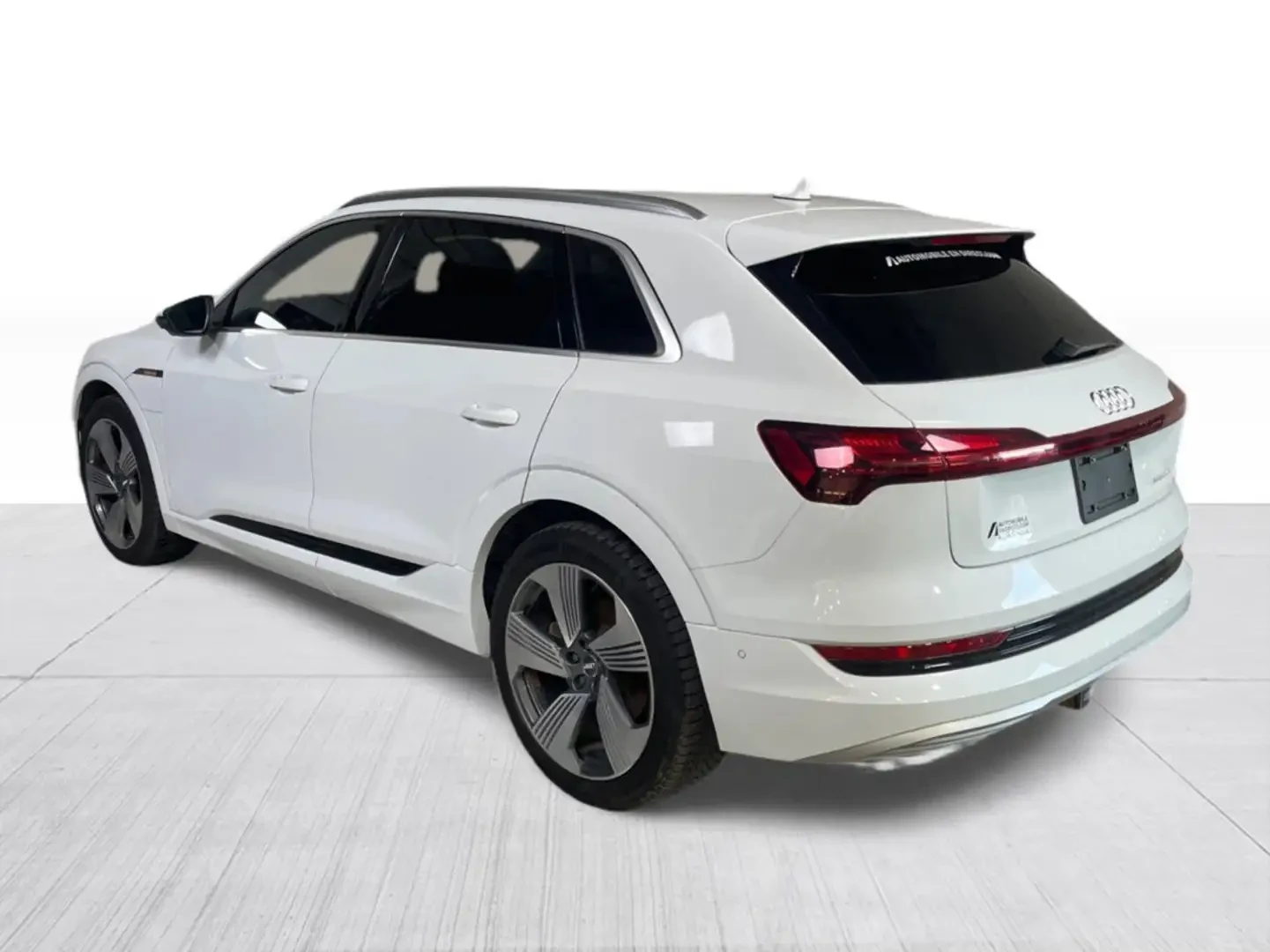 Audi E-Tron TECHNIK/PANORAMA/360CAM/ОБДУХ/ПОДГРЕВ, снимка 5 - Автомобили и джипове - 55237312