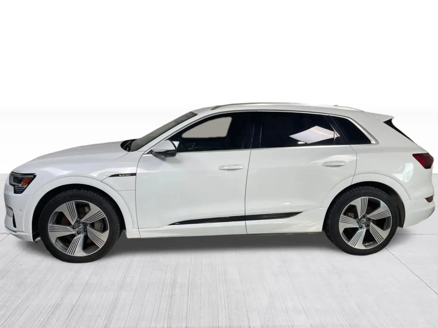 Audi E-Tron TECHNIK/PANORAMA/360CAM/ОБДУХ/ПОДГРЕВ, снимка 6 - Автомобили и джипове - 55237312