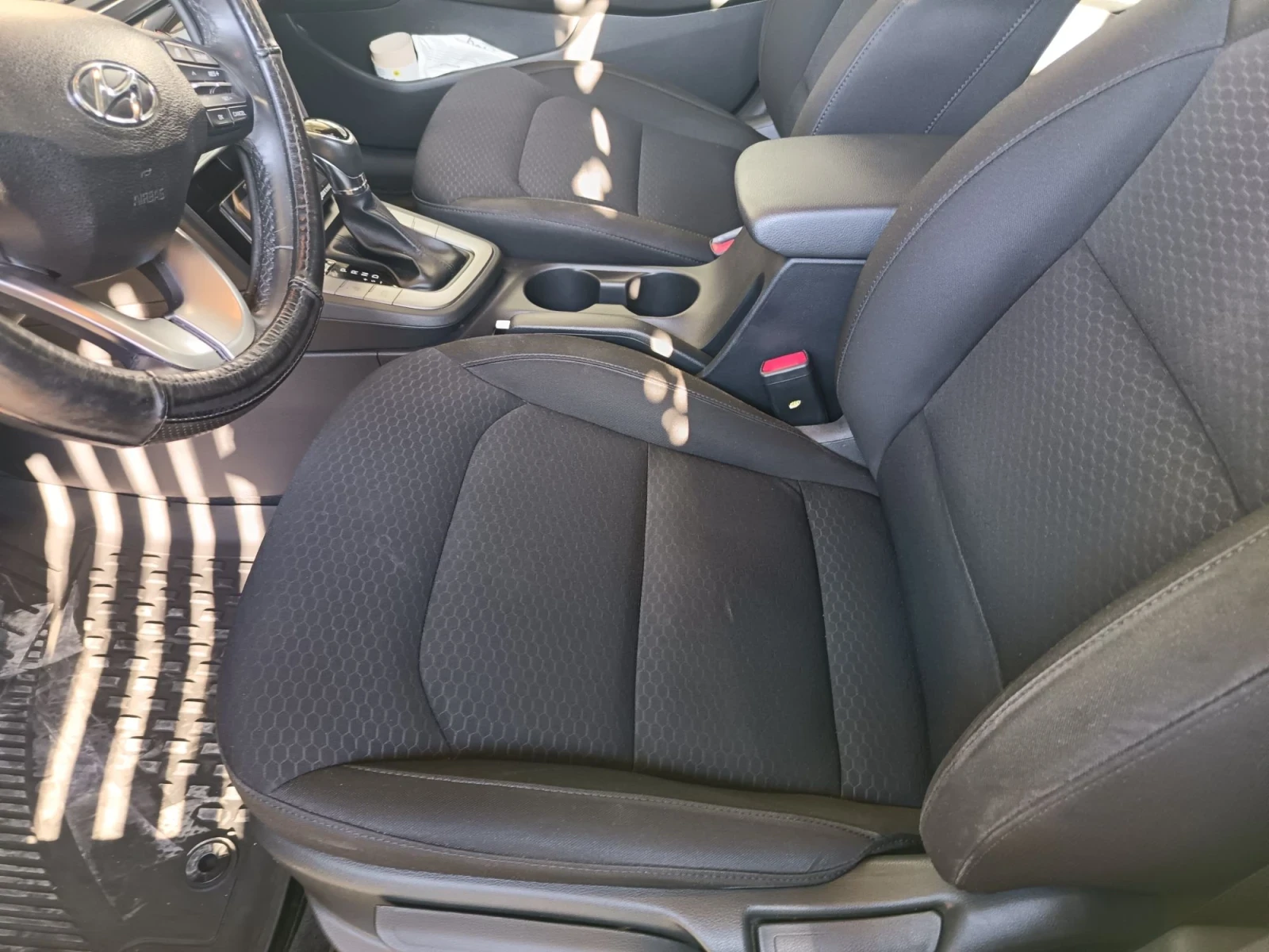 Hyundai Elantra 2.0 бензин с газ, снимка 6 - Автомобили и джипове - 56074980