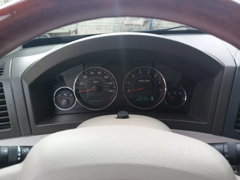 Jeep Grand cherokee, снимка 10 - Автомобили и джипове - 52472521