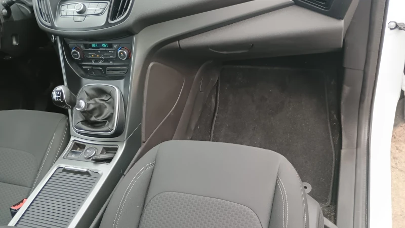 Ford Kuga 2.0 TDI, снимка 7 - Автомобили и джипове - 52956820