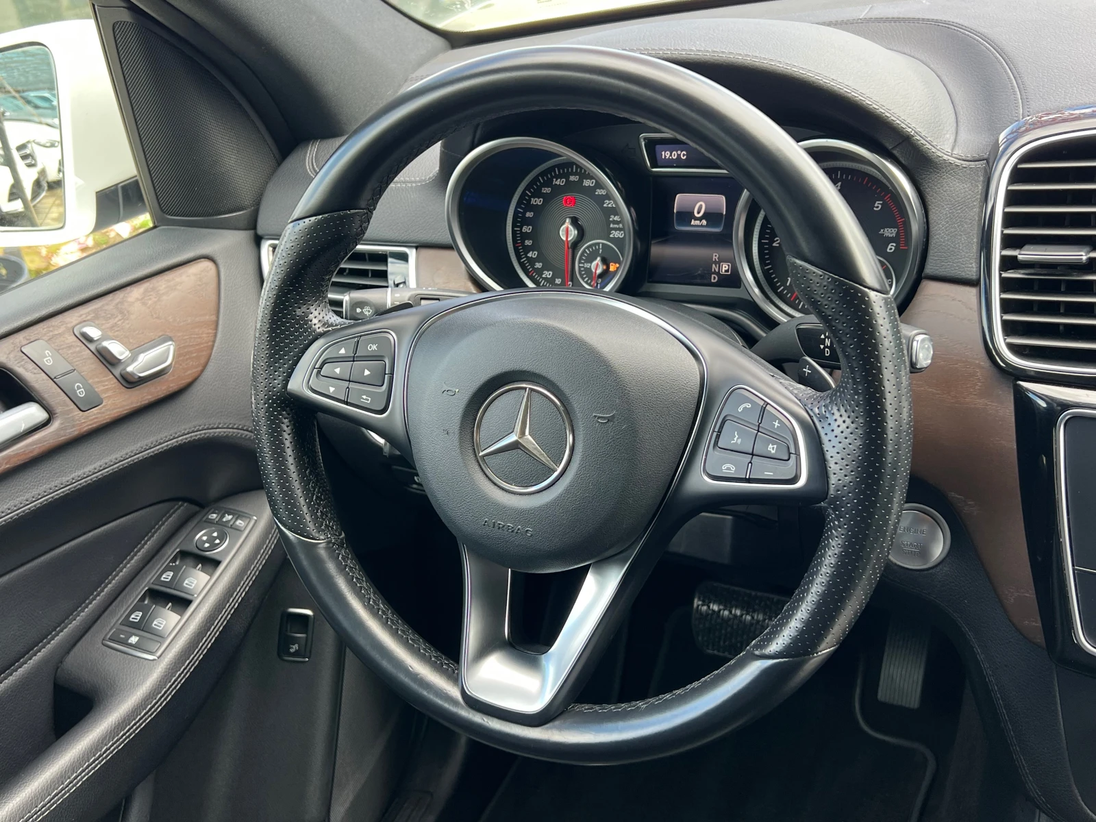 Mercedes-Benz GLE 350 d, 9-G, SPORT, 4-MATIC, FULL SERVICE-KATO HOB!!!, снимка 11 - Автомобили и джипове - 54089051