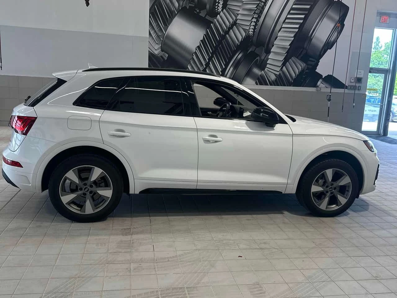 Audi Q5  | LED | PANORAMA | 2 KEYS, снимка 3 - Автомобили и джипове - 54906965