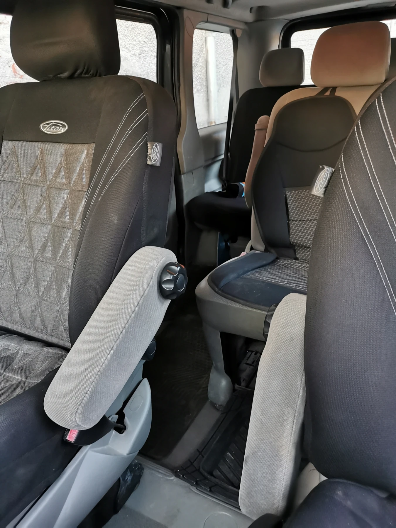 Opel Vivaro, снимка 7 - Бусове и автобуси - 55825408